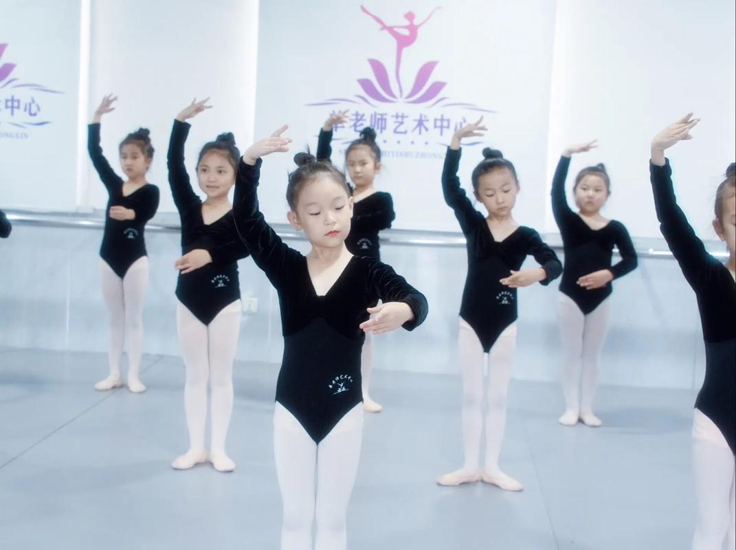 舞蹈課堂隨拍 在熱愛(ài)的生活中翩翩起舞